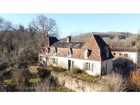 rare propriété comprenant une belle chartreuse du 18ème siècle et un moulin à restaurer  a