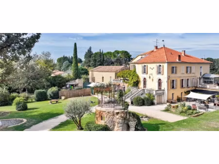 vente propriété 33 pièces 1000 m² à entraigues-sur-la-sorgue (84320)  1 430 000 €