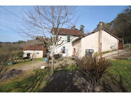 maison en pierre château l'evêque 4 pièces 143 m2 - dépendances