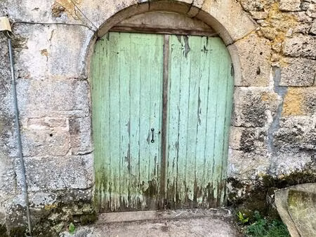 a rénover dans le village de saint sauvant