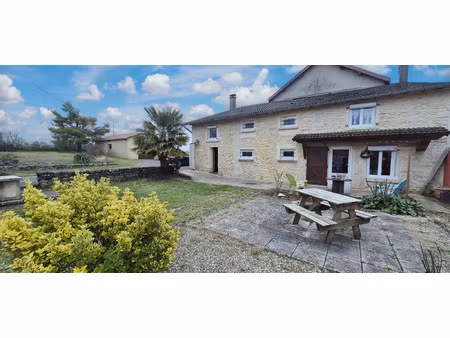 maison en pierres de 148 m2 habitables avec dépendances  sur