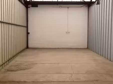 box - garage - atelier - 45m² - sécurisé / triphasé / accès poids lourd - givet (frontière