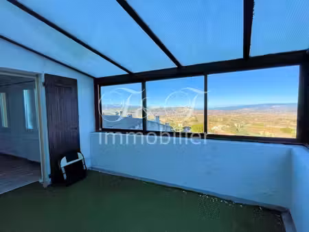 appartement rénové avec terrasse à bonnieux