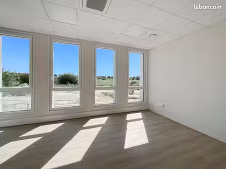 bureau 18 m²