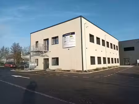 location bureau epreville 138 m²