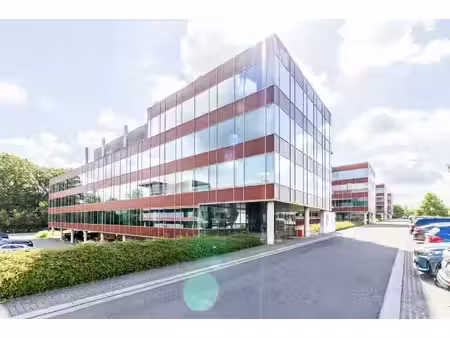 bureaux à louer à avenue des dessus de lives 11 erpent (vbb55799)