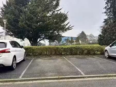 parking à louer 9 m² - angers (49) - 15€