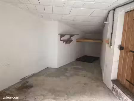 garage / box