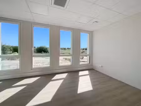 location locaux professionnels 18 m² à bezannes (51430)  981 €
