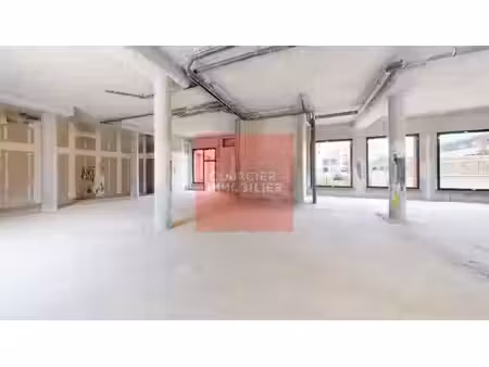 bois d'arcy - a louer local commercial neuf 271 m2