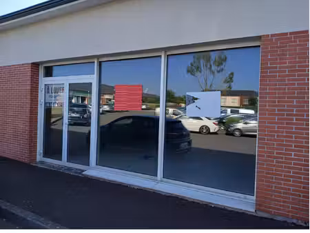 53 chateau gontier en zc local commercial 111 m2 a louer