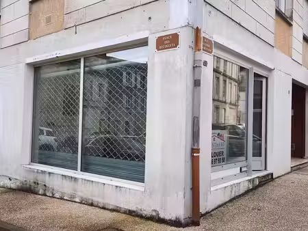 location local commercial saintes 17100 - - surface privée