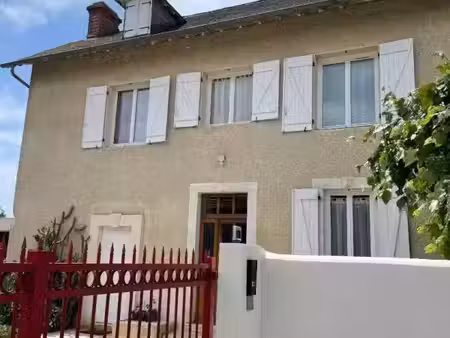 location maison 4 pièces 93 m² à buros (64160)