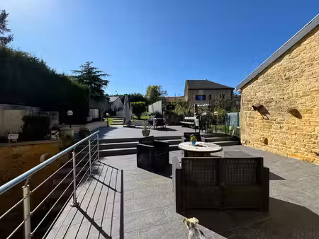 lot de 2 maisons en pierre une de 166 m² sh avec un garage terrasse et piscine  1 de 83 m²
