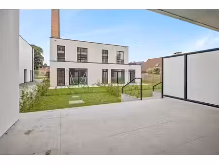 maison neuve ben dans un emplacement central à sinaai