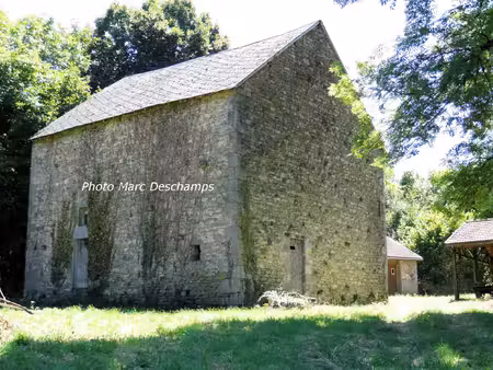grange et dépendances sur 3540m2  belle vue dégagée