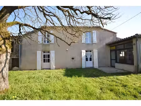 belle maison ancienne dans bourg à saint-germain-de-princay