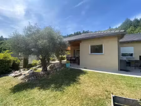 villa récente de 163 m2 avec terrain de 1100m2