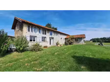 a vendre dans le gers  proche de castelnau magnoc: maison individuelle avec vue sur les py