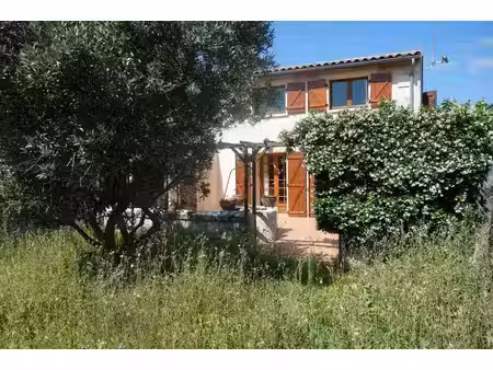 au calme dans un hameau avec commerces à proximité