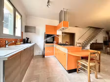 maison de 176m² sur un terrain boisé avec vue village caseneuve - 350 000€