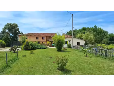a vendre sur le secteur de masseube: charmante maison de caractère dans le gers avec vues 