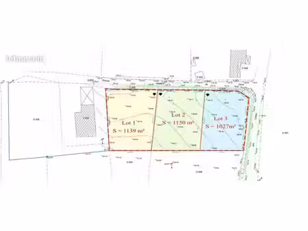terrain 1 150 m² fals