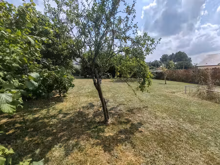 vente terrain  747.00m²  sambin