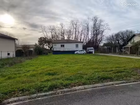 particulier vend beau terrain 473 m² libre constructeur
