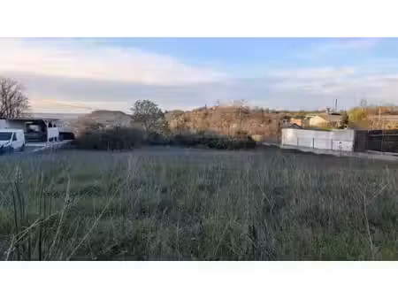 nuces: a 12min de rodez  terrain constructible
