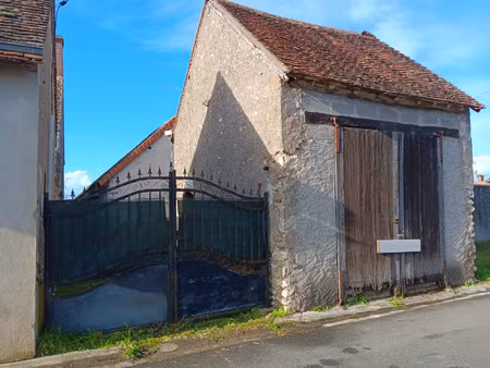 montlivault  15' de blois  maison + grange a restaurer