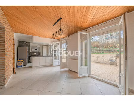maison familiale avec sous-sol total et grande terrasse sur 540 m² de terrain