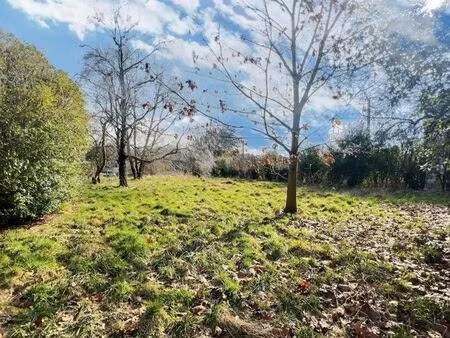 très beau terrain constructible de 12a20ca