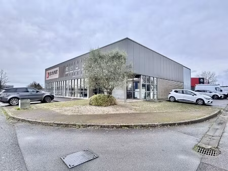 location local commercial