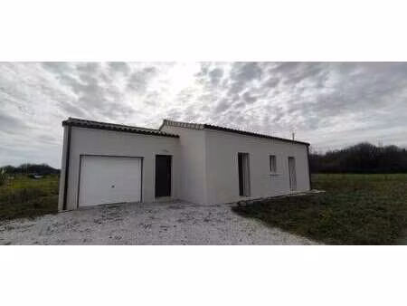 vente maison à voulême (86400) : à vendre / 67m² voulême