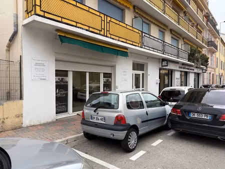 location locaux professionnels 2 pièces 141 m² à cannes la bocca (06150)  2 065 €