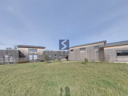 maison de 160m2 + atelier artisanal de 316m2 sur 4 000m2 de