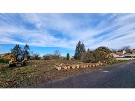 terrain a batir - 3 773m2 idealment situé