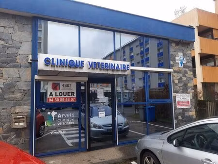 location commerce 100 m² à cluses (74300)