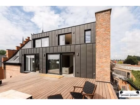 prachtig appartement van 147 m² en 15 m² terras op de 2de en 3de verdieping van kasteelvil