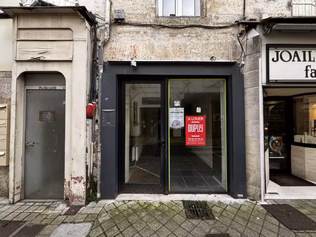 a louer - local commercial centre ville angoulême - 93 m2