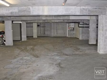 places de parking individuel souterrain avec ascenseur