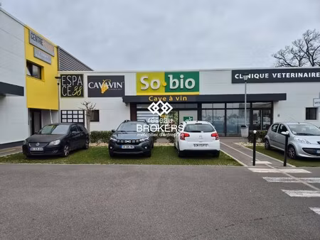 location local commercial