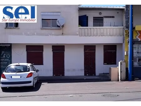 a louer : un local commercial de 49 m² à la rivière des pluies