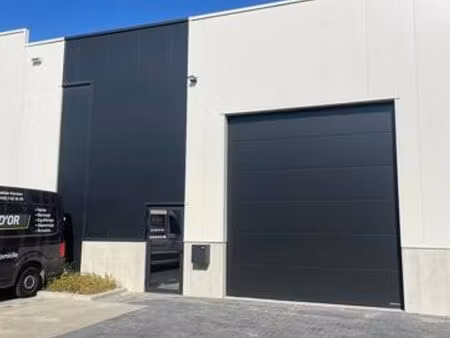 a louer - entrepôt de 239 m² avec bureau - saint-georges