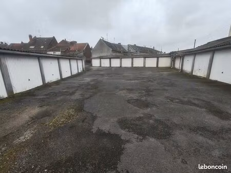 parking/box 1 pièce 13 m²