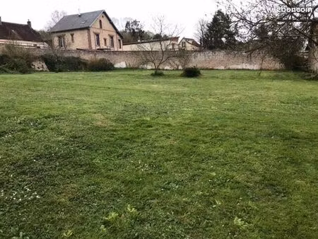 terrain constructible 2400m2 (bleneau 89220)