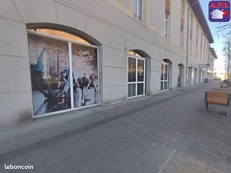 local commercial 450 m² foix