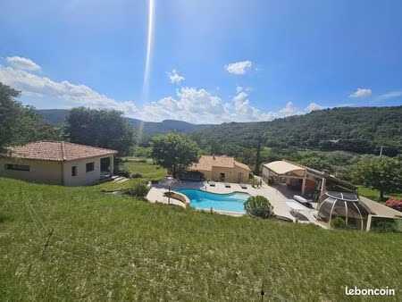 villa 9 pièces 202 m²