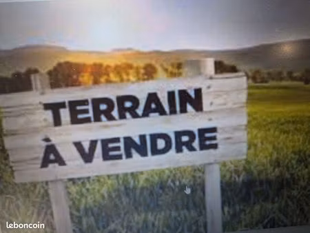 terrain 568 m² dole